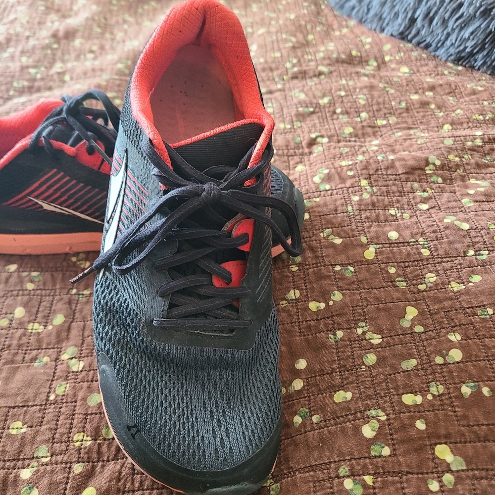 Altra - Picture 3 of 3